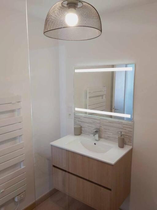 Les Coteaux De Mahe Apartment Tournon-sur-Rhone Exterior photo